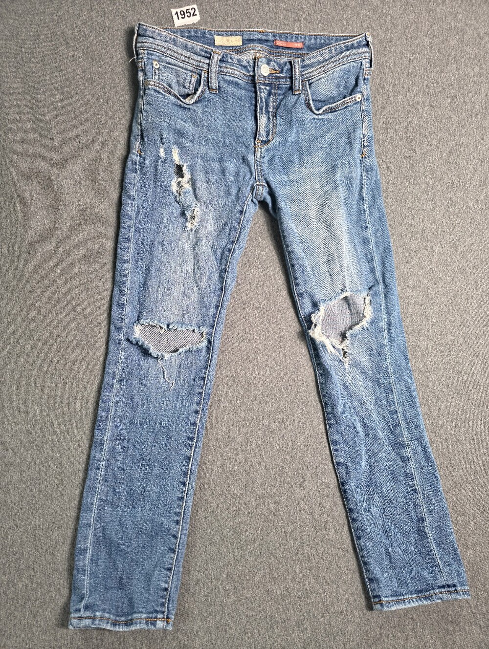 Anthropologie Pilcro Distressed Light Blue Jeans 25 Petite. Grunge.